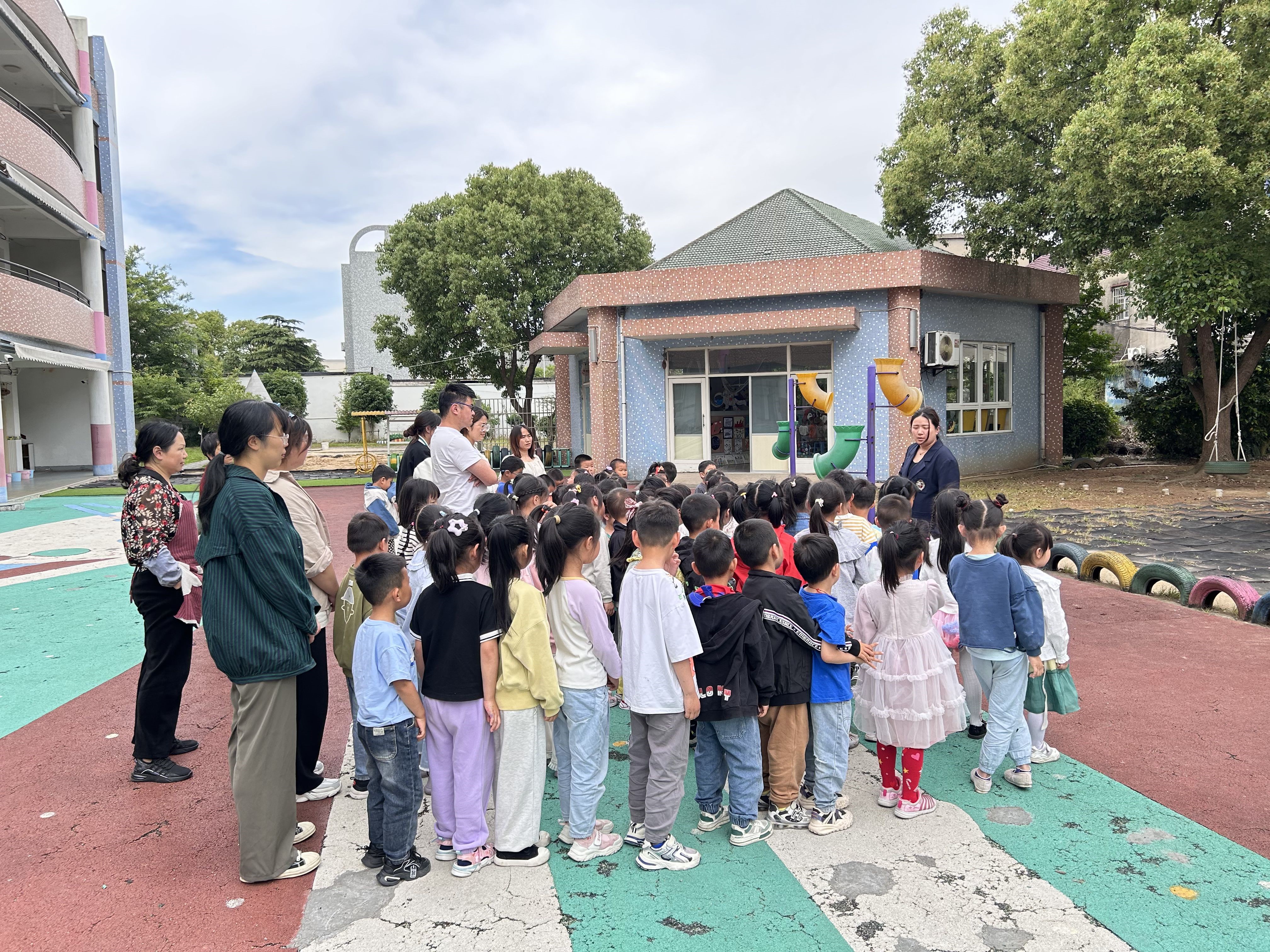【防震减灾】以"练"筑防 临"震"不慌 ——油车港镇实验幼儿园防震演练