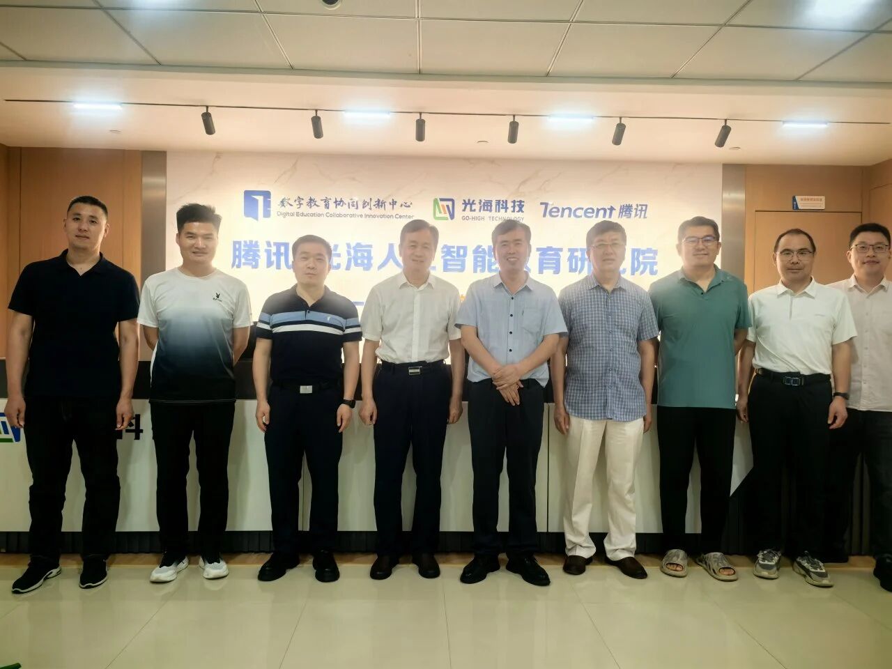 深化产教融合，赋能AI育人｜阜阳师范大学党委常委、副校长卢少求一行莅临光海考察交流