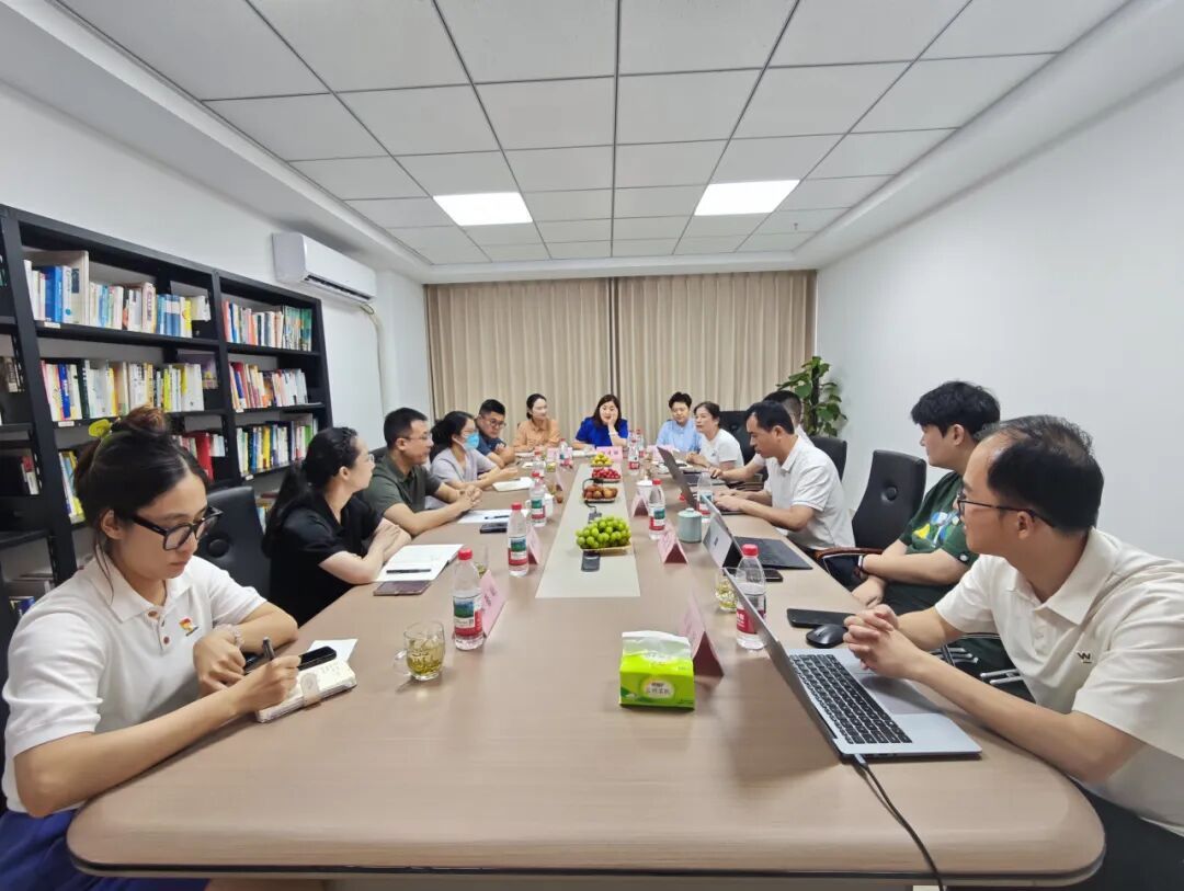热烈欢迎西溪街道党工委书记楼卓鑫一行莅临光海科技指导工作